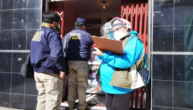 La Paz: Policía clausura farmacias clandestinas 