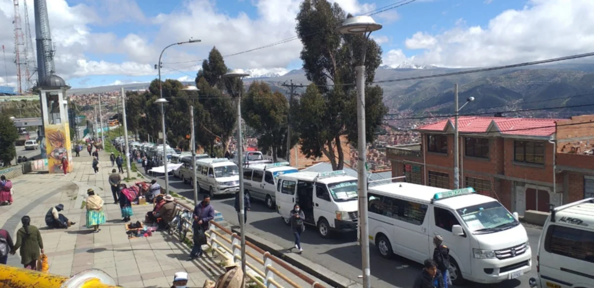 Comité Cívico de El Alto bloquea exigiendo la abrogación de los decretos 4640 y 4641 