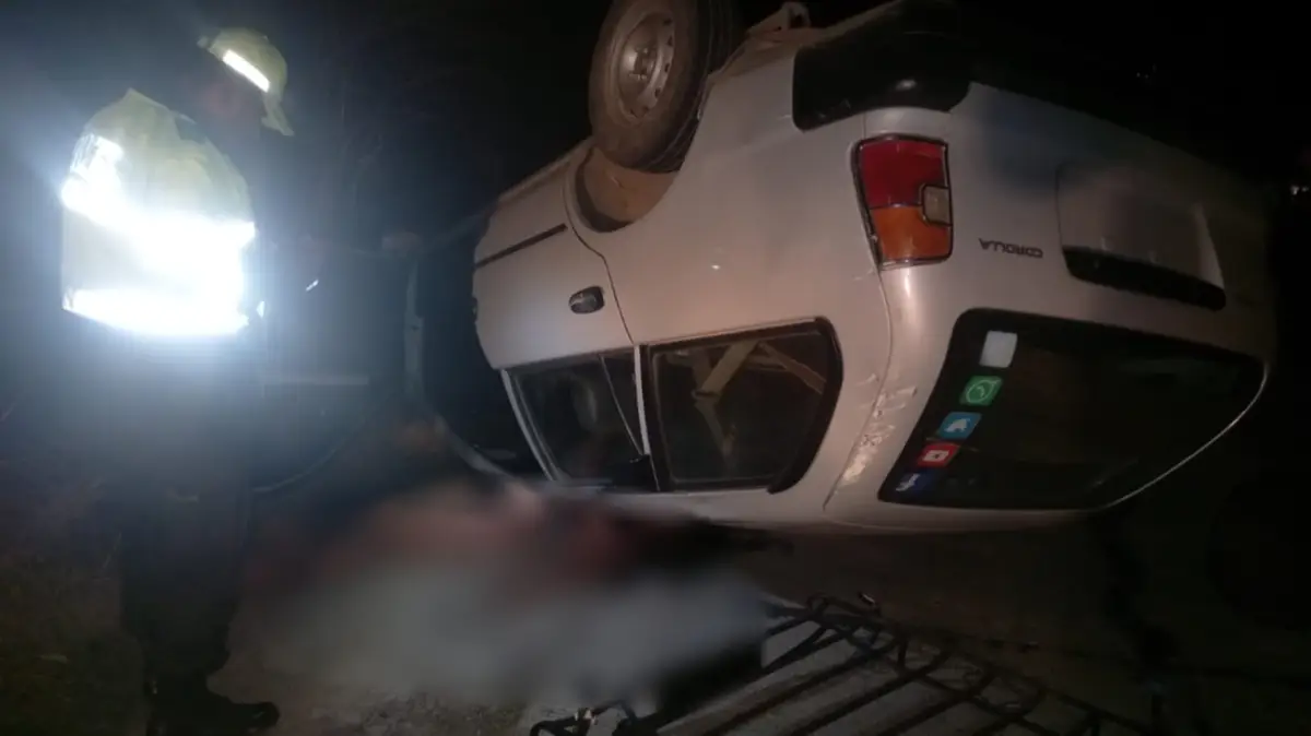Automóvil se volcó en la carretera a Santiváñez y una mujer murió aplastada