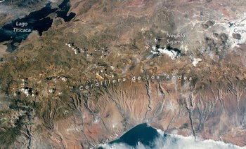 NASA revela espectacular fotografía del Sajama, el Salar de Coipasa y el lago Titicaca