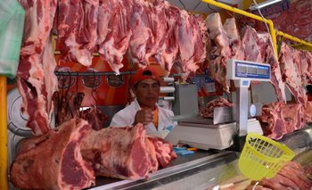 Bajan los precios de la carne de res y de pollo en La Paz