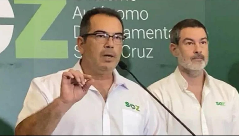 Mario Aguilera, vicegobernador de Santa Cruz y Zvonko Matkovic, presidente de la ALD. 