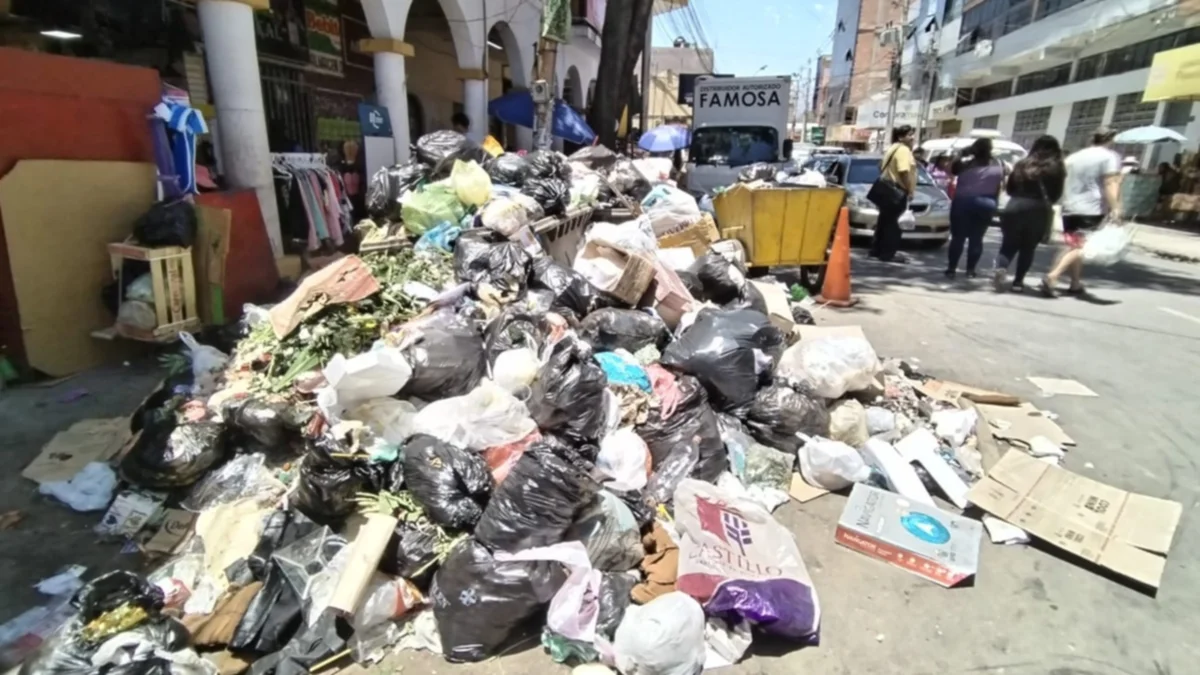 Calles de Quillacollo se llenan de basura