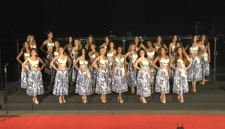 31 candidatas compiten por la corona del Reina Hispanoamericana.