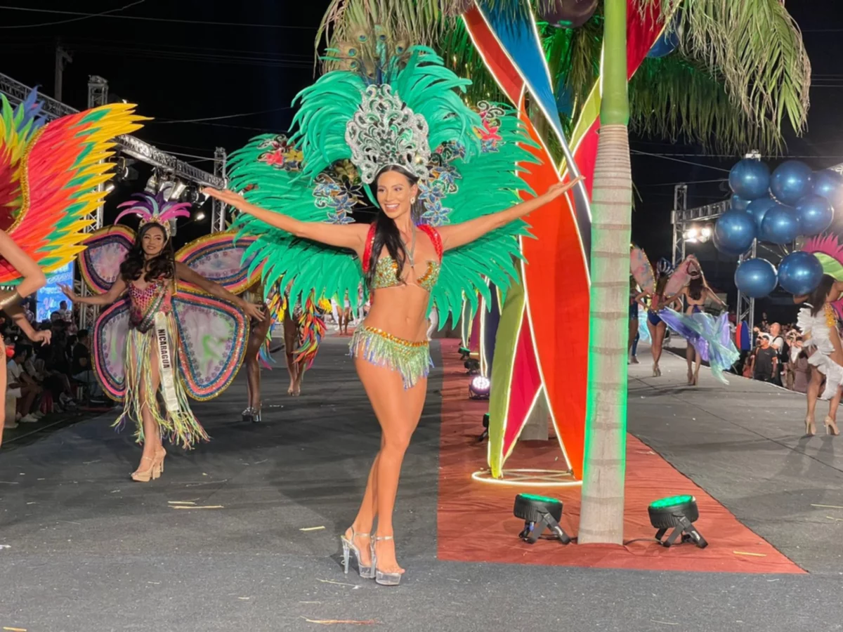 Las más bellas de Bolivia e Hispanoamérica se lucieron en Boulevard Carnaval