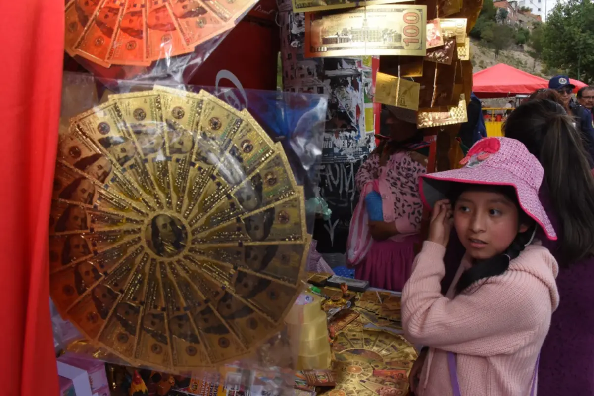 Decomisan cientos de billetes de Alasita de tamaño real