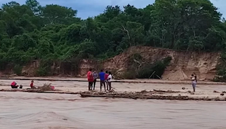 Seis personas fueron rescatadas del río Piraí, estaban atrapados