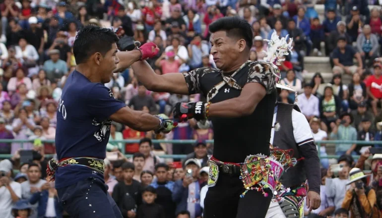 El boliviano Maju Rioja se enfrenta a rivales peruanos de Takanakuy en Cochabamba