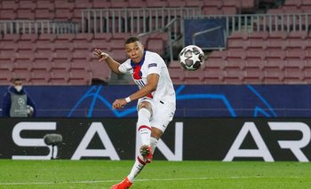 Con un Mbappé imparable, PSG golea 4-1 al Barca en el Camp Nou