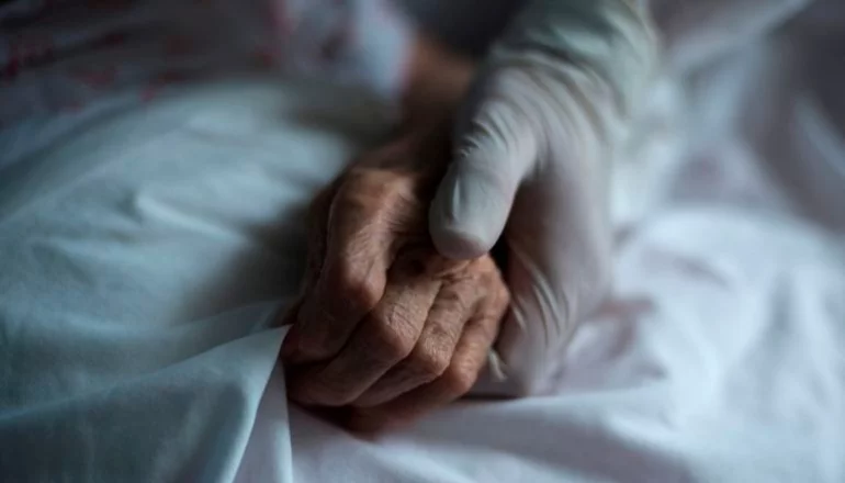 Dos ancianos fallecen en un asilo por coronavirus 