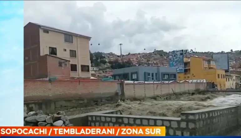 Calles inundadas en Sopocachi, La Paz.