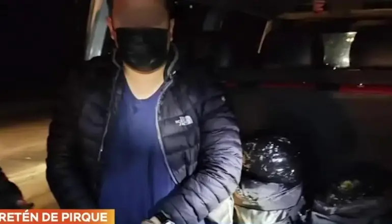 Cae sujeto con dos mochilas llenas de marihuana en la carretera Oruro-Cochabamba