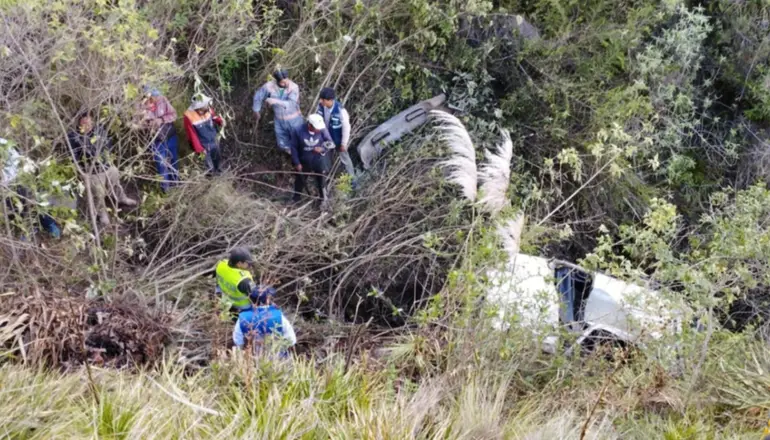Dos funcionarios de la alcaldía de Sorata murieron en un embarrancamiento