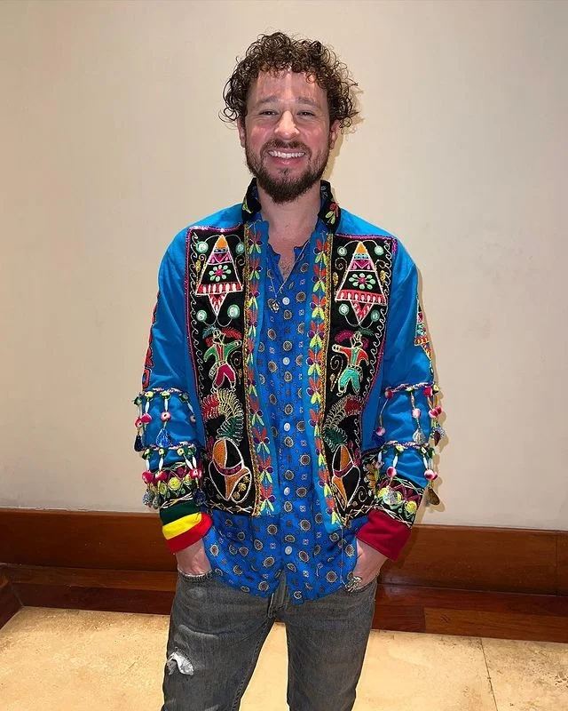 Luisito Comunica lució una chaqueta boliviana en Viña del Mar