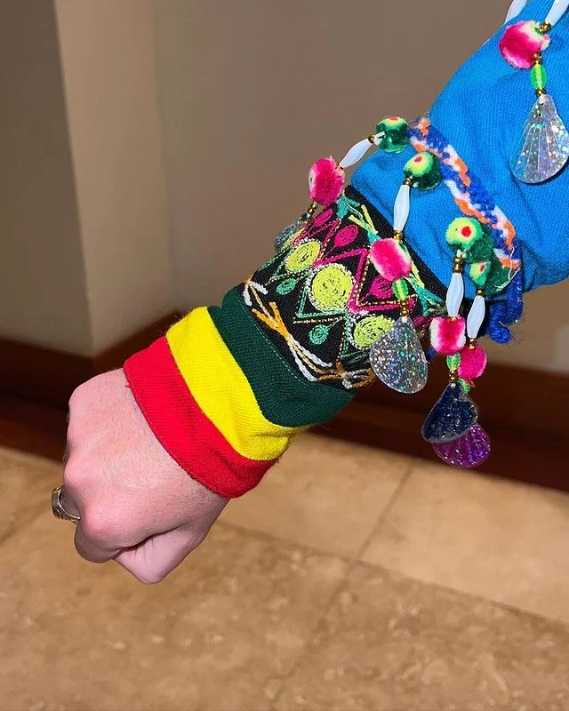 Luisito Comunica lució una chaqueta boliviana en Viña del Mar