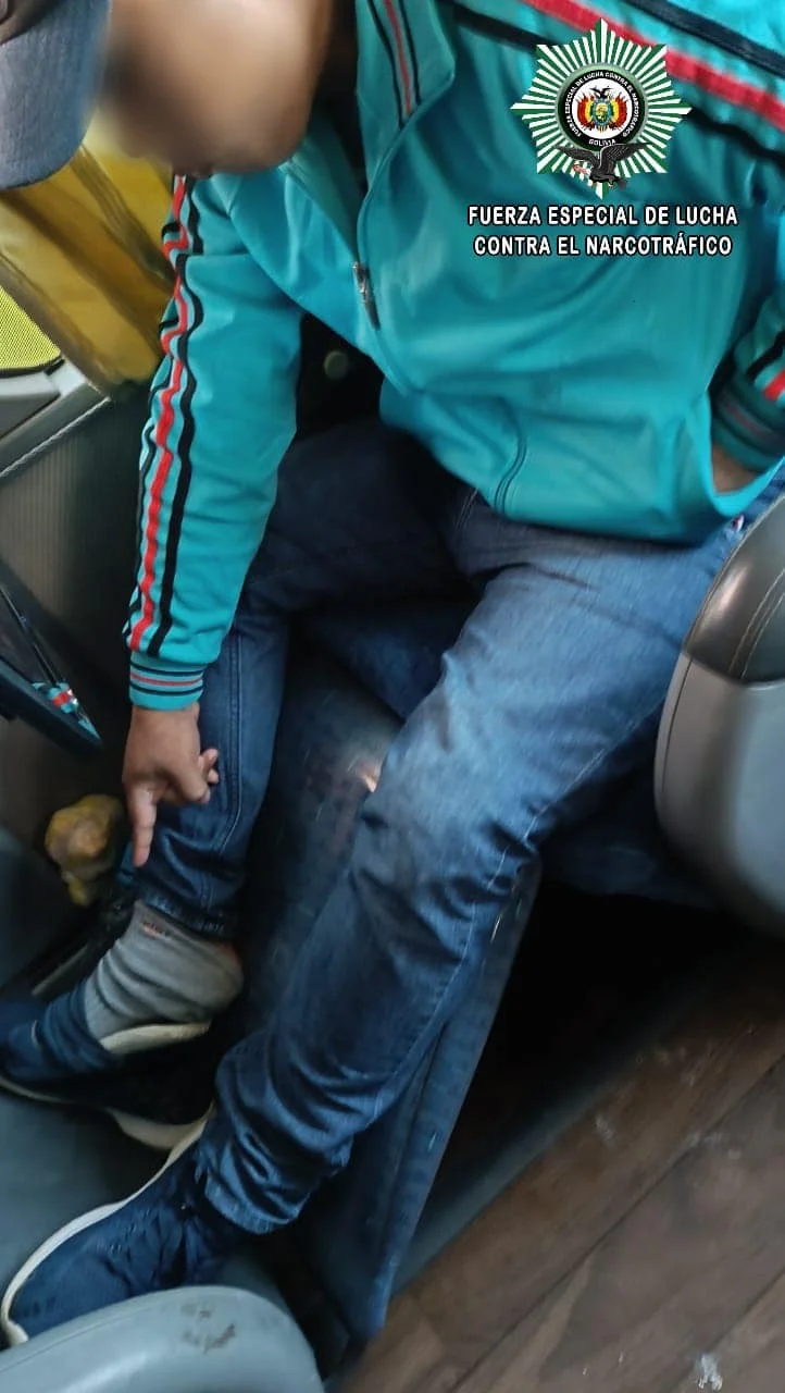 En Santa Cruz, tres hombres viajaban con droga escondida en sus zapatos