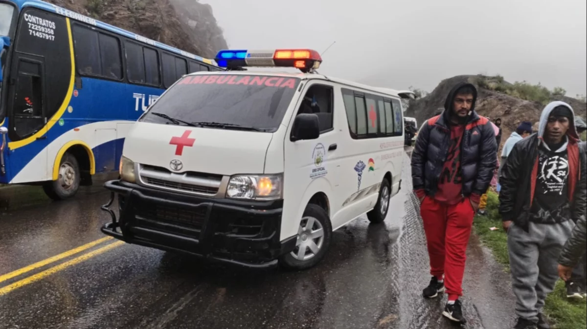 Vagoneta se embarrancó en la carretera a Oruro y dejó siete heridos