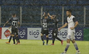 FBF suspendió al equipo arbitral que dirigió los 132’ minutos entre Palmaflor y Blooming