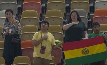 Pese a la derrota ‘hinchas bolivianos’ se dieron modo para pasarla bien en el 0-1 ante Uzbekistán 