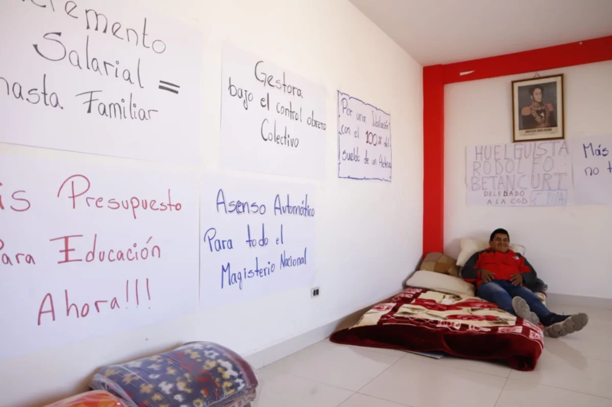 Se instala el primer piquete de huelga de hambre del magisterio en Cochabamba