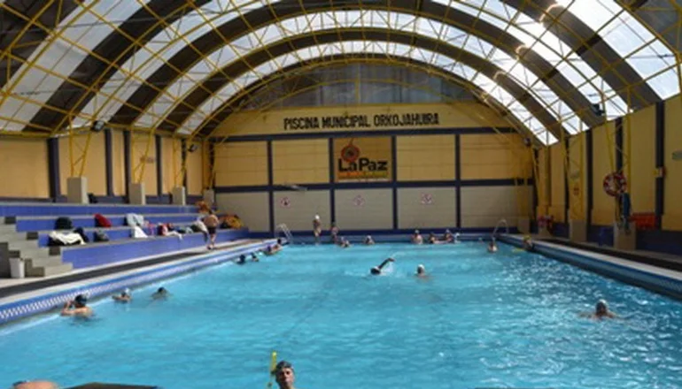 La Paz: reabren piscinas municipales con 50% de aforo