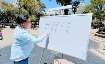 Enseñará matemáticas de forma gratuita en plena plaza Murillo 