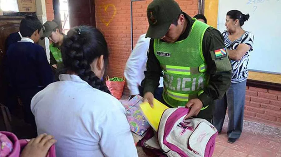 Defensoría del Pueblo cuestiona el “Plan Mochila Segura”aseguran que vulnera derechos a la intimidad, identidad e integridad 