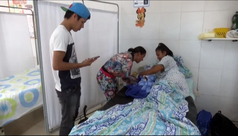 El padre del recién nacido y un testigo relataron cómo ayudaron a la madre durante el proceso del parto. 