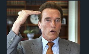 Arnold Schwarzenegger ampara a una anciana de un desalojo