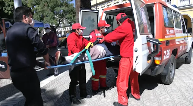 Adulto mayor convulsionó y agonizó en plena Plaza Principal