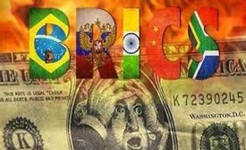 Países del BRICS evalúan reducir su dependencia del dólar y crear una moneda común