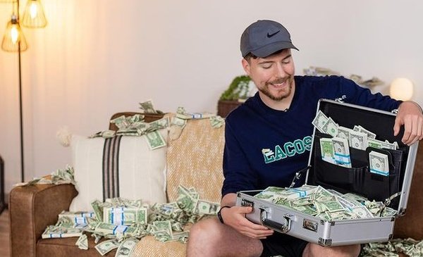 MrBeast, el famoso r que regala dinero, ¿de cuánto es su fortuna?