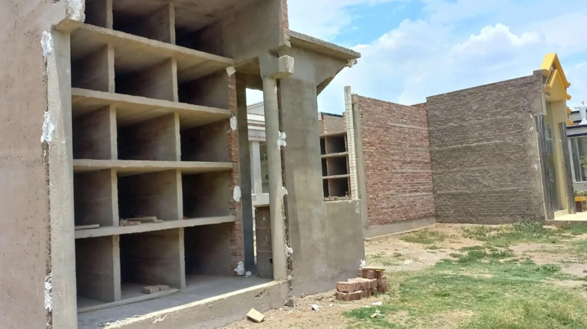 Denuncian que criptas con valor patrimonial son reemplazadas por mausoleos nuevos