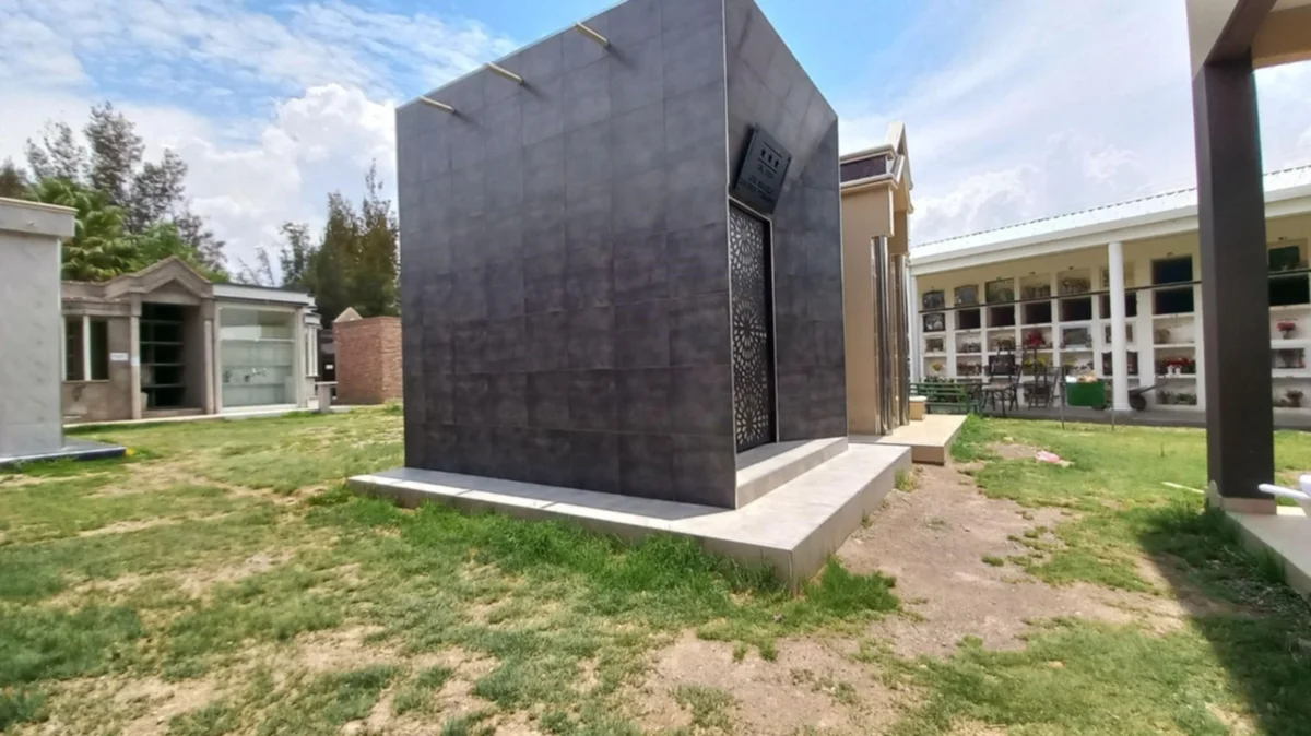 Denuncian que criptas con valor patrimonial son reemplazadas por mausoleos nuevos