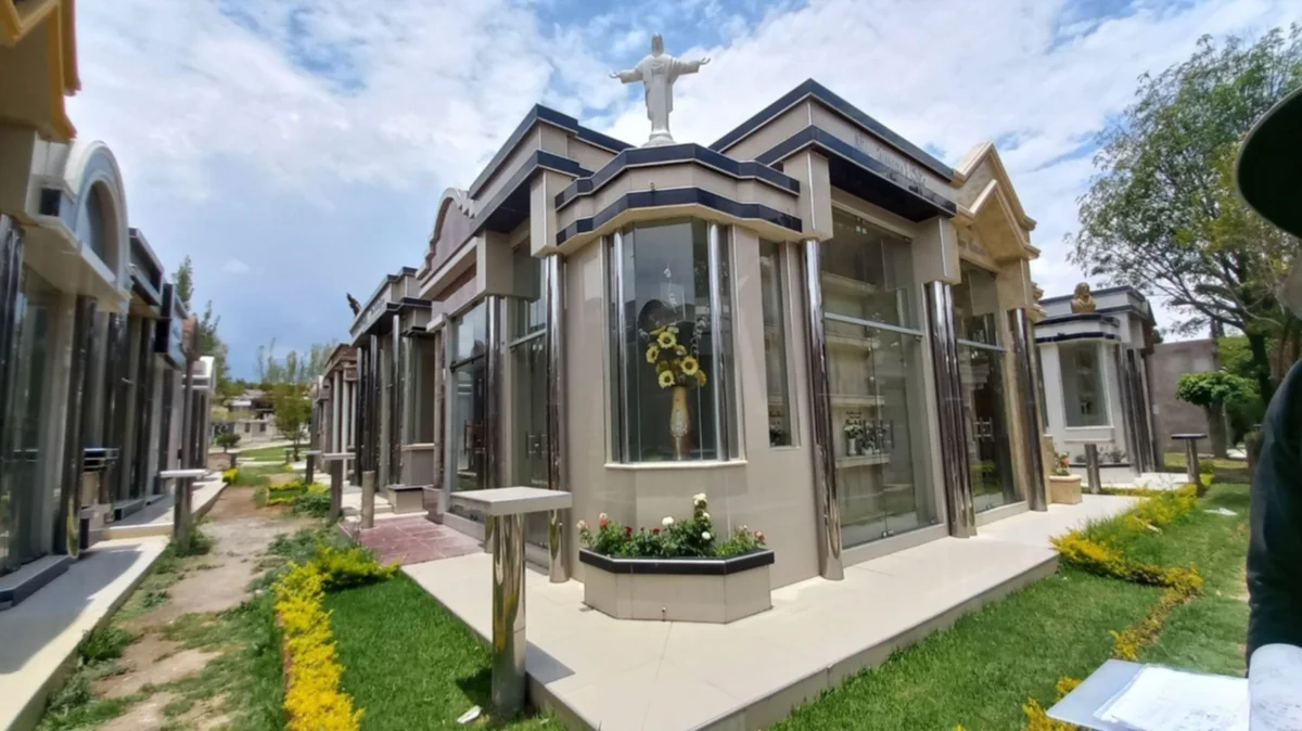 Denuncian que criptas con valor patrimonial son reemplazadas por mausoleos nuevos