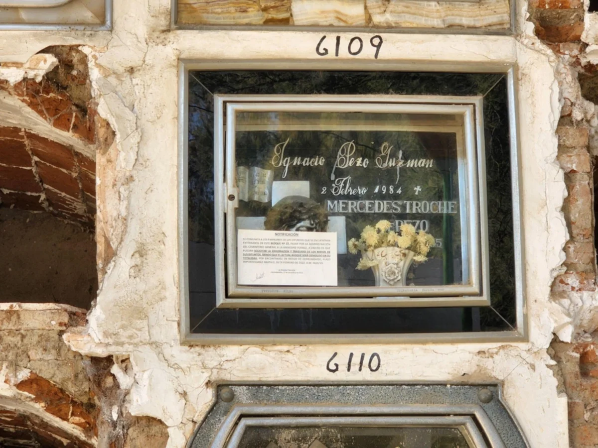 Denuncian que criptas con valor patrimonial son reemplazadas por mausoleos nuevos