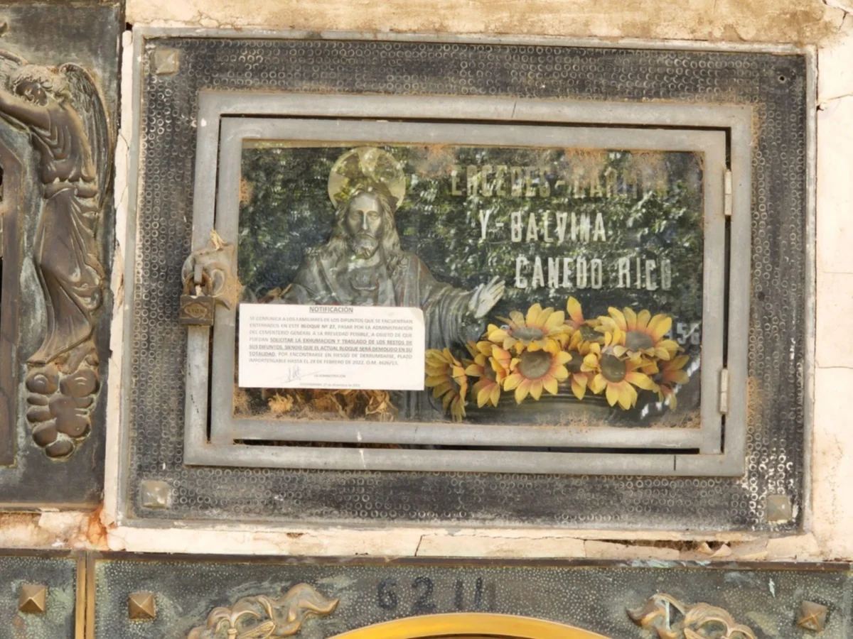 Denuncian que criptas con valor patrimonial son reemplazadas por mausoleos nuevos