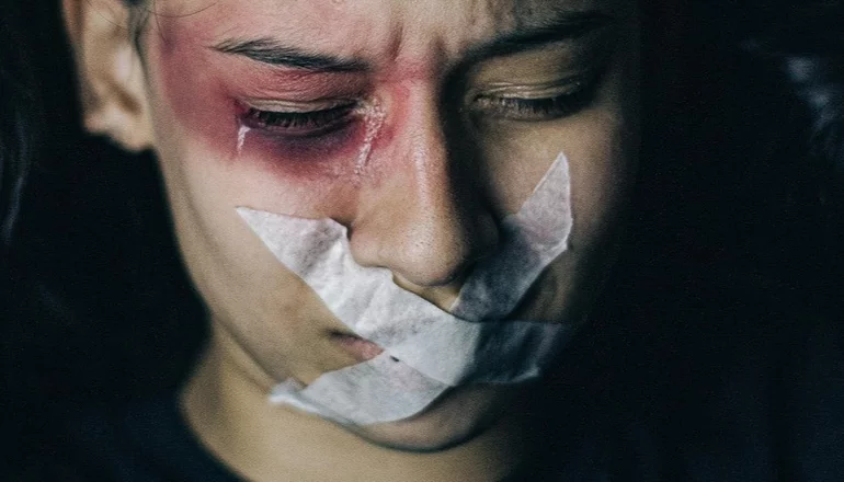 "¡Intentó gritar, pero le tapó la boca!": Un adolescente abusó sexualmente a su hermana de 11 años