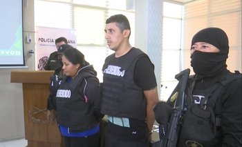 Presentan a sargento que dio su arma a su pareja para que robe