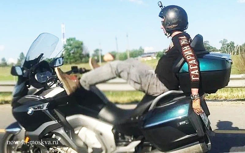 Youtuber se graba conduciendo una motocicleta y muere en un accidente