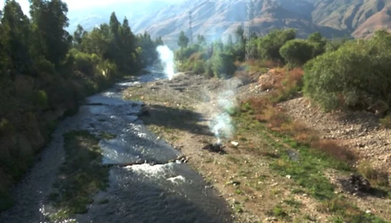 Red Uno_ Denuncian que la población contamina el río Chijllawiri.