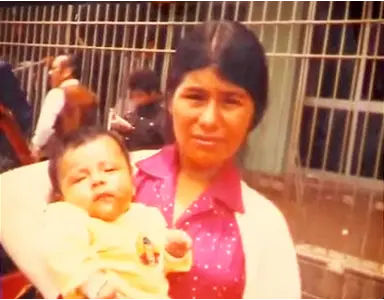 “No quiero morir sin verlo”: Le robaron su bebé hace 40 años y aún sigue buscándolo [VIDEO] 