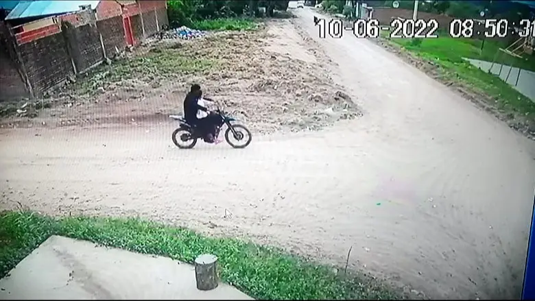  La menor fue interceptada por Yoel Vargas Pozo, quien con amenazas la obligó a subir a su motocicleta. 