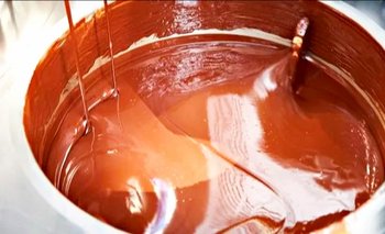 Insólito: dos trabajadores quedaron atrapados en un tanque de chocolate en EE.UU. 