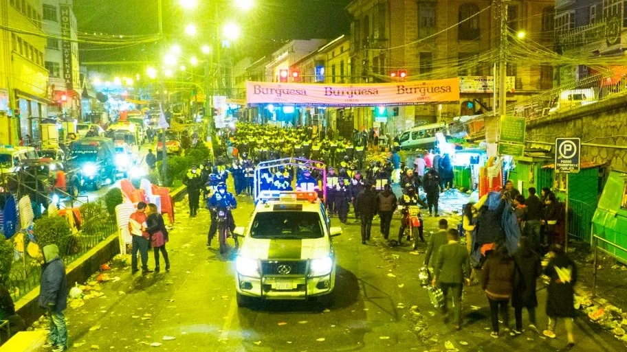 Fiesta del Gran Poder: Policía Boliviana realizó un barrido con más de 800 oficiales