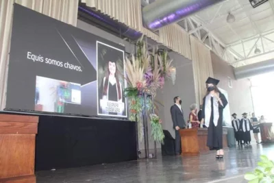 Fotos: Estudiantes ponen divertidas frases para despedirse en su graduación  - Red Uno de Bolivia