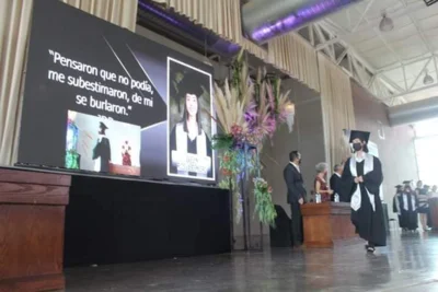 Fotos: Estudiantes ponen divertidas frases para despedirse en su graduación  - Red Uno de Bolivia