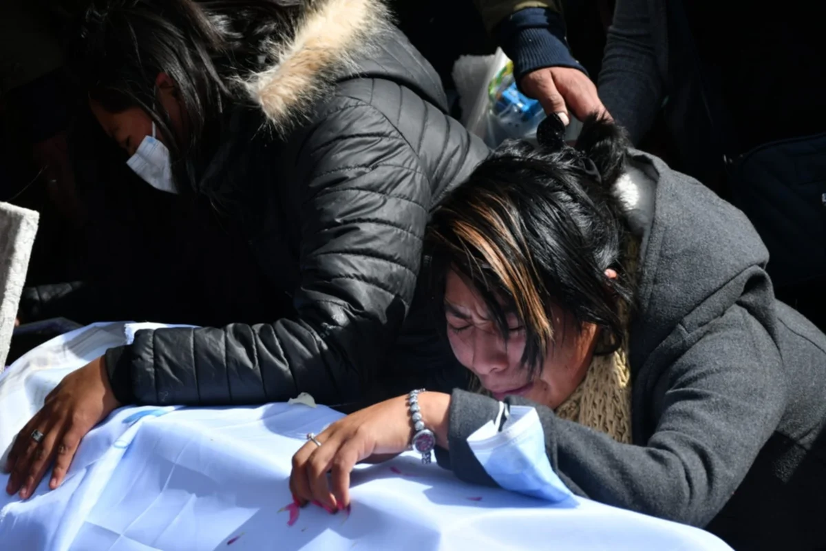 Entierran a Jhair Matías Gabriel Choque, en el Cementerio General de Llallagua