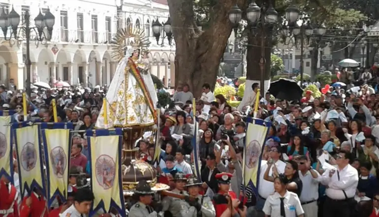 Exigirán la tercera dosis a fraternos y espectadores de la fiesta de Urkupiña