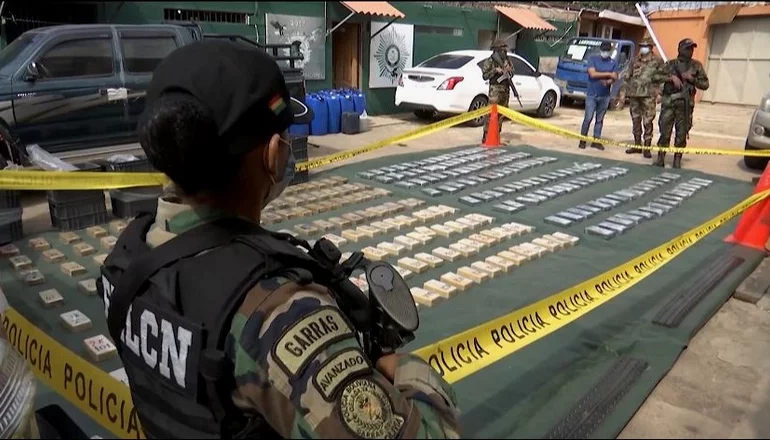Red Uno-Bolivia-noticias-Policial-Intervienen-volteo-drogas-falsos-policías-disparan-contra-patrulla-Umopar